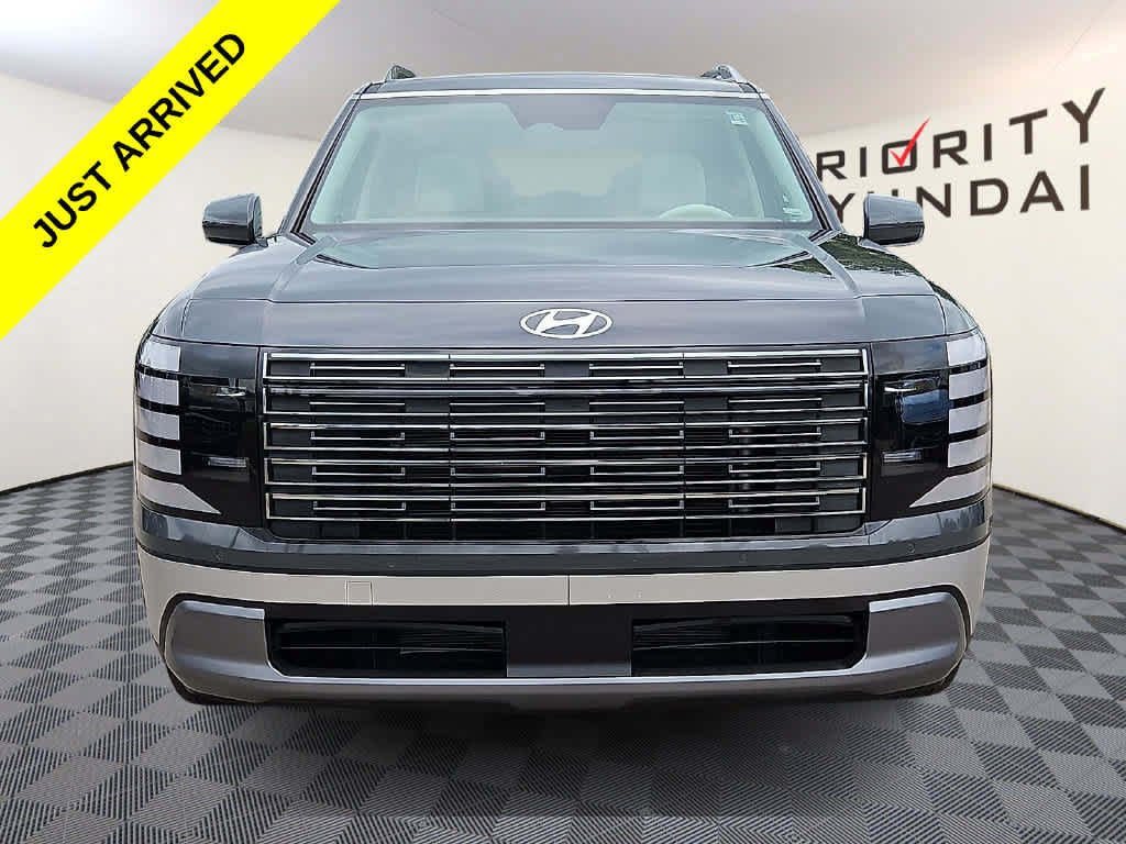 Used 2026 Hyundai Palisade SEL FWD image 2
