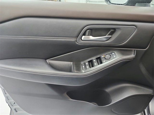 Used 2023 Nissan Rogue SV w/ SV Premium Package image 69