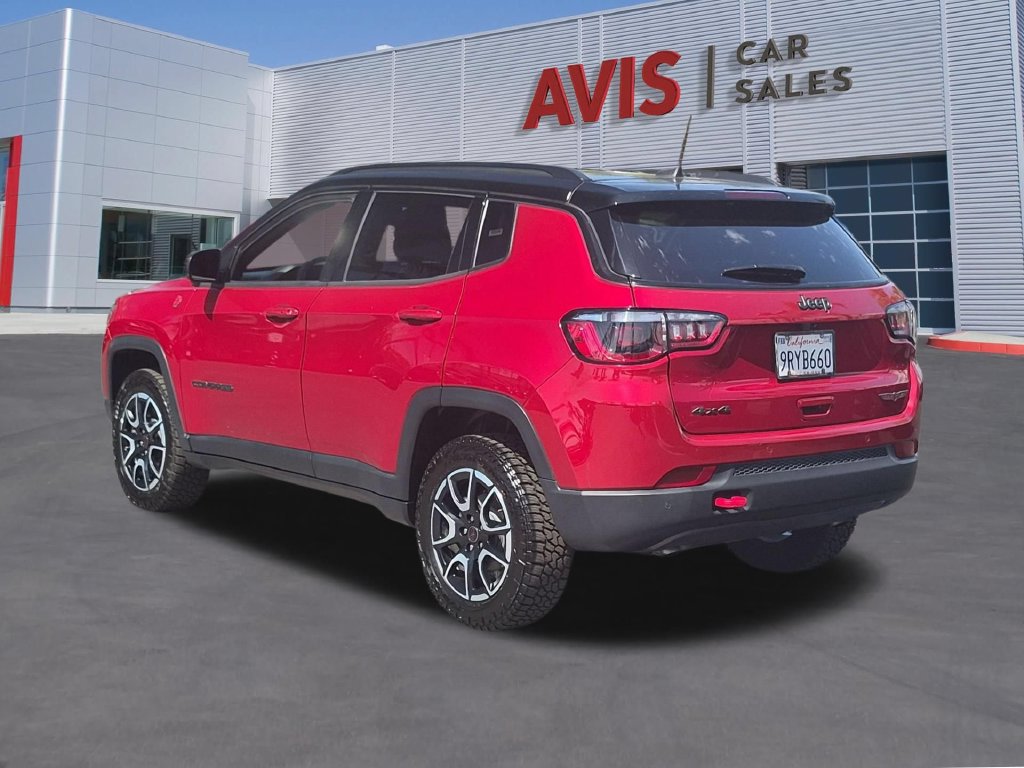 Used 2025 Jeep Compass Trailhawk AWD/4WD image 9