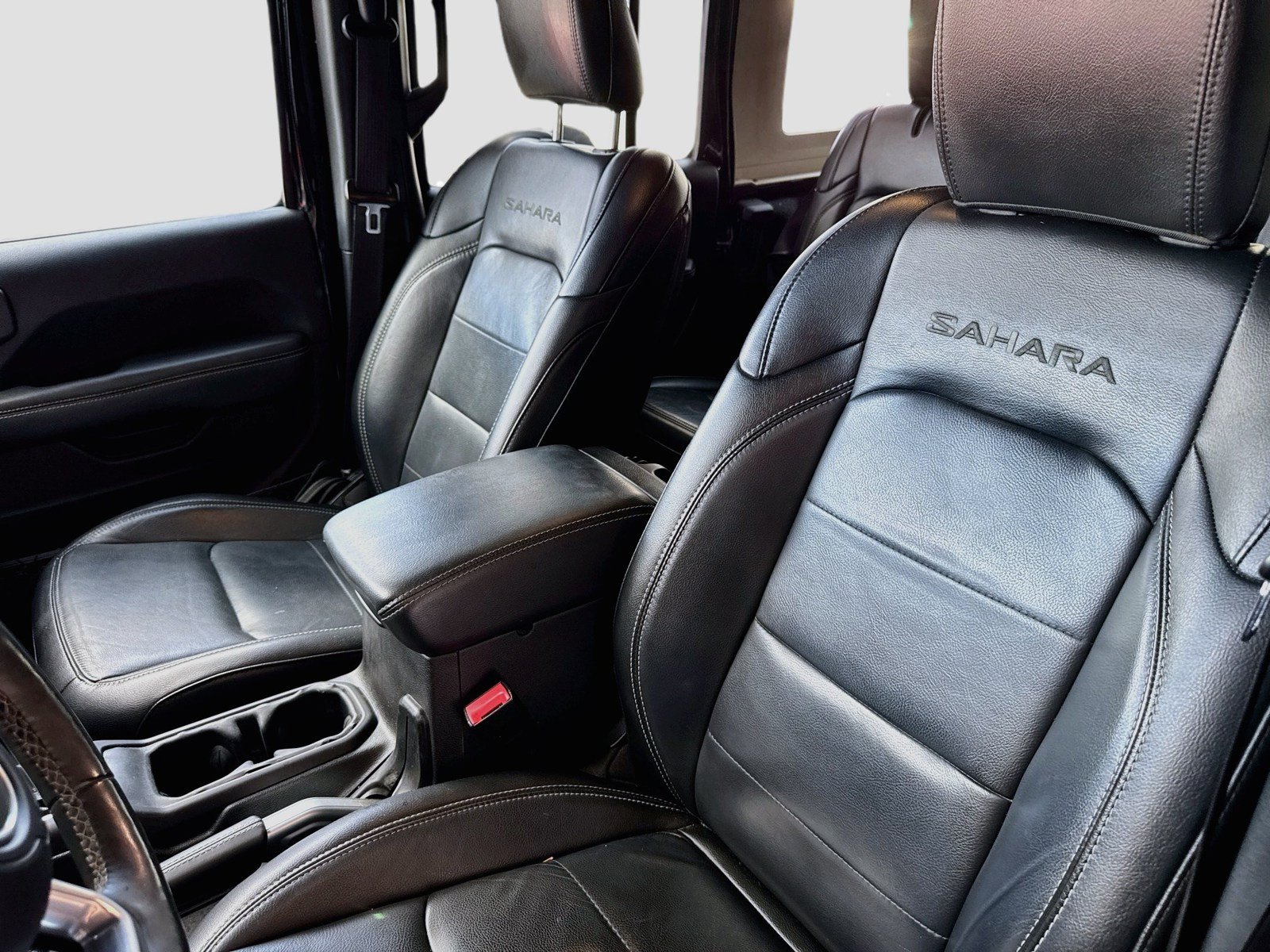 Used 2019 Jeep Wrangler Unlimited Sahara AWD/4WD image 13
