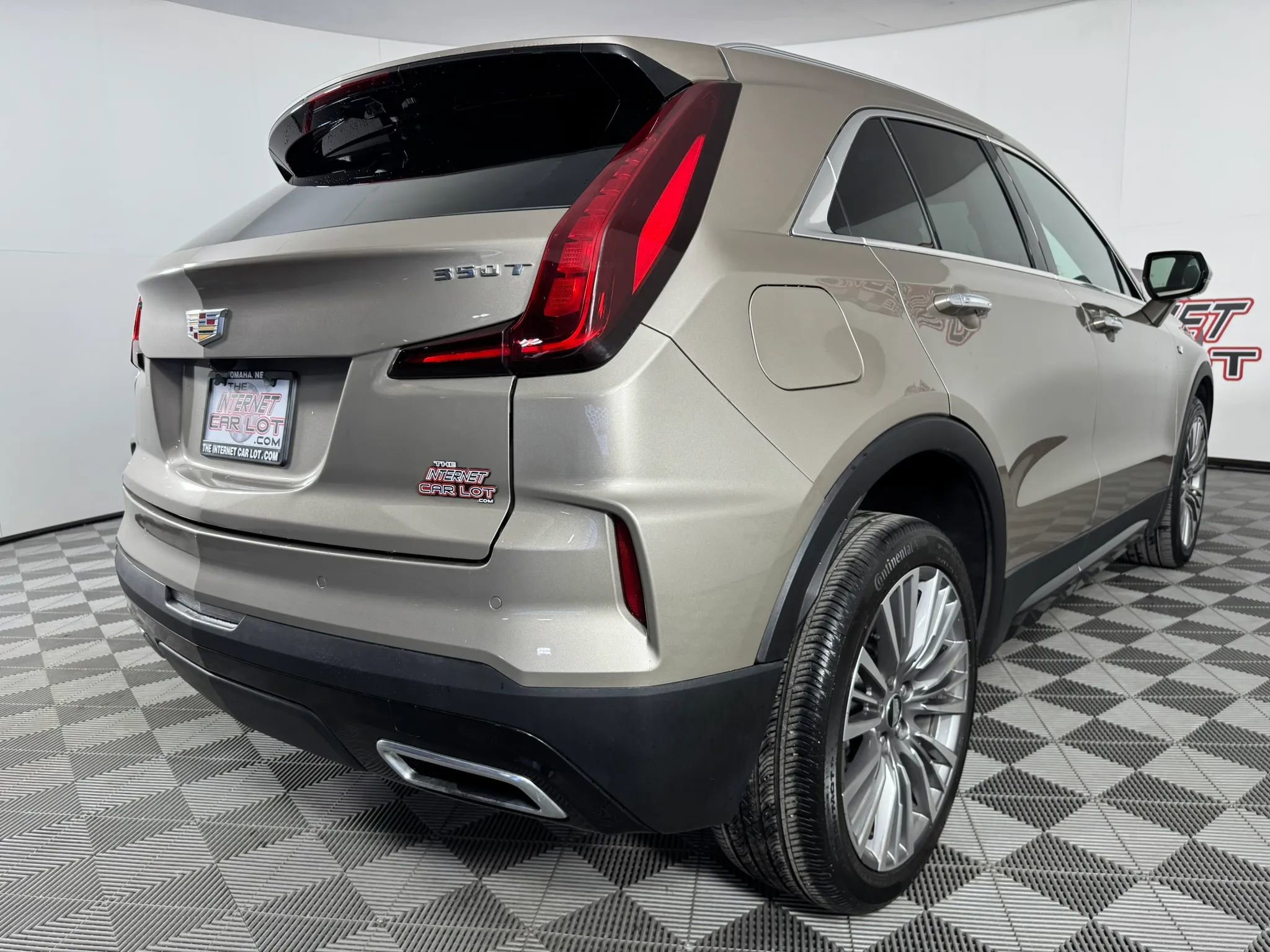 Used 2024 Cadillac XT4 Premium Luxury w/ Technology Package AWD/4WD image 33