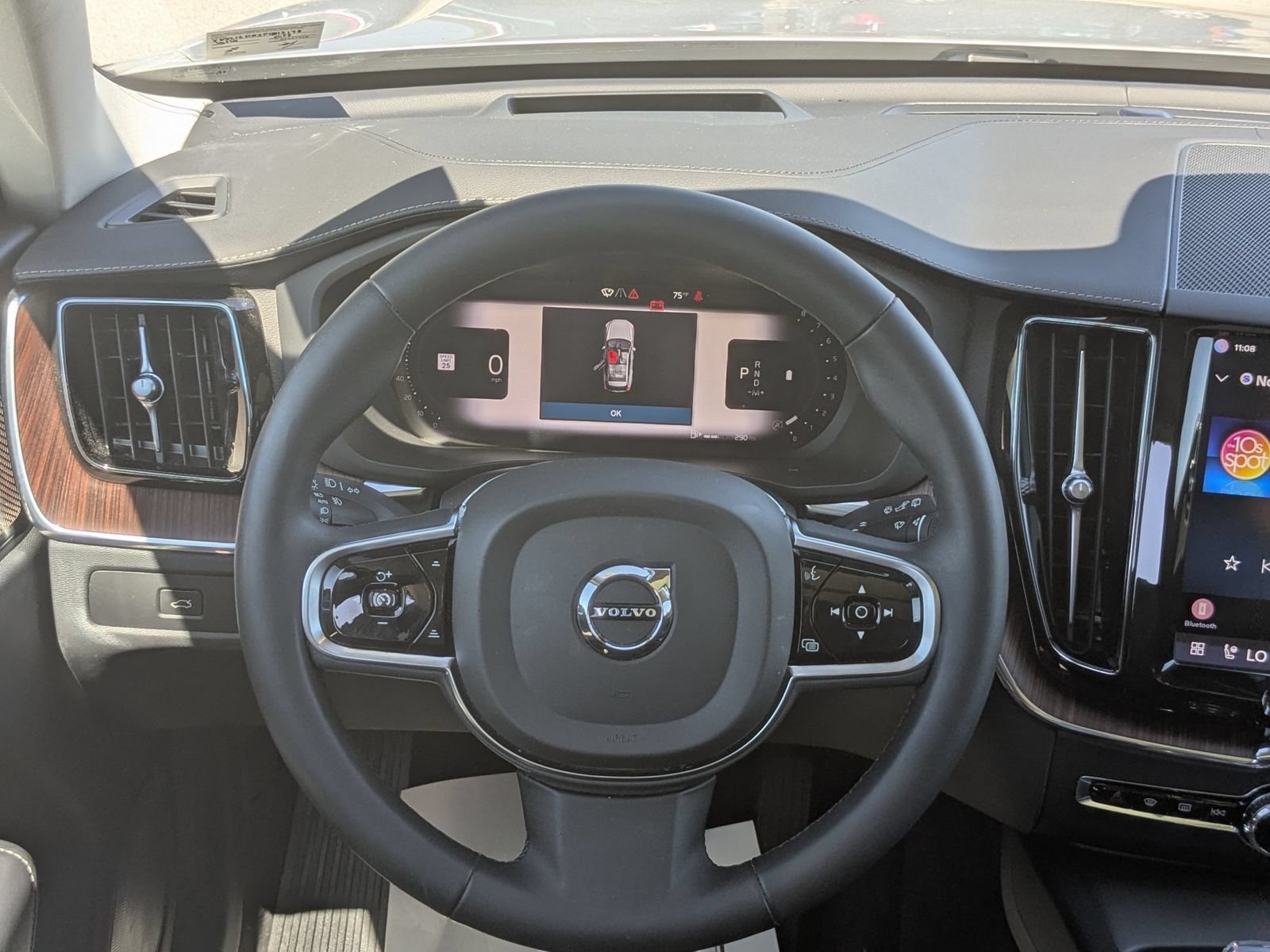 Used 2023 Volvo XC60 B5 Ultimate w/ Climate Package FWD image 34