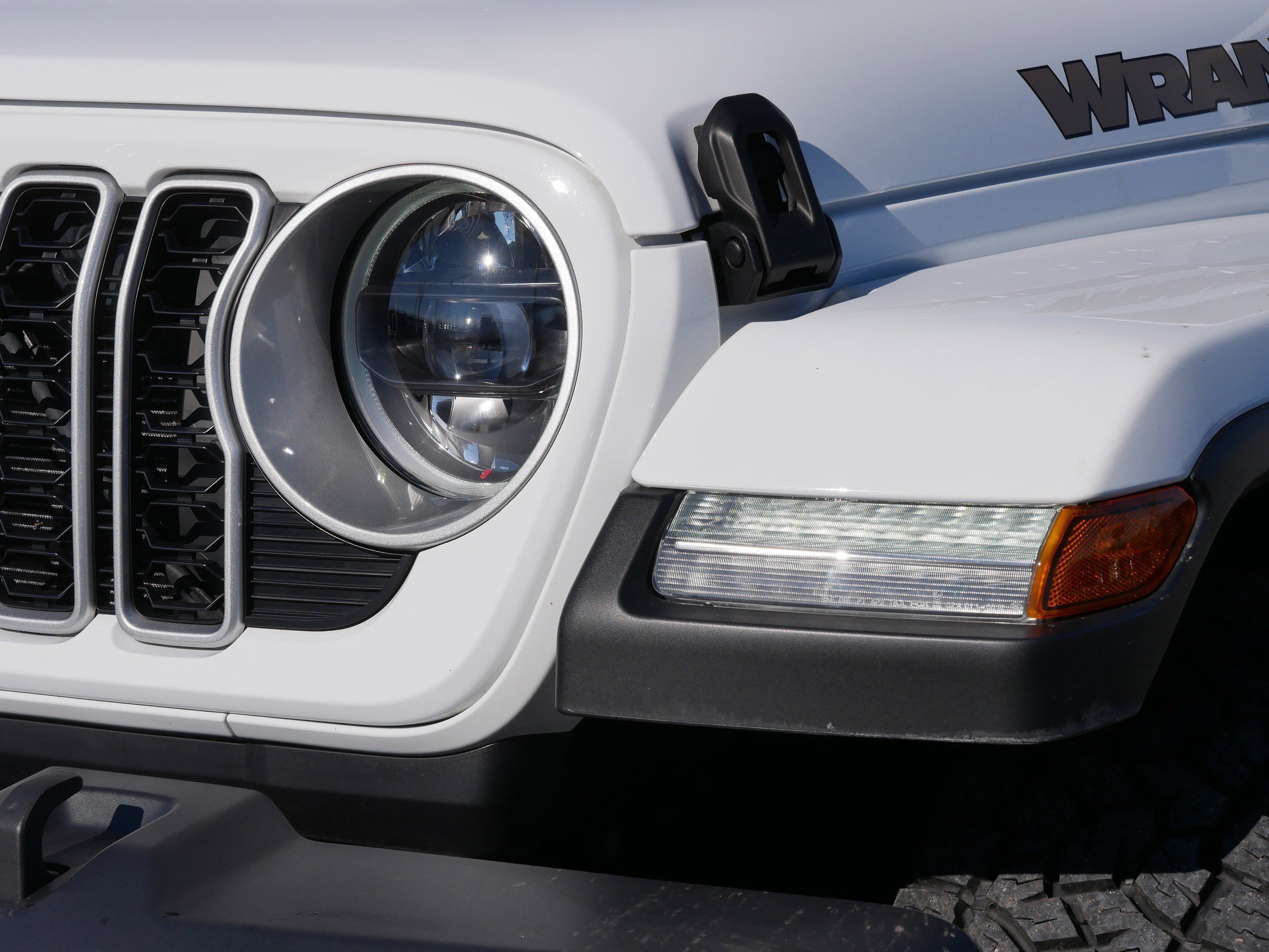 Used 2024 Jeep Wrangler Sahara w/ Technology Group image 16