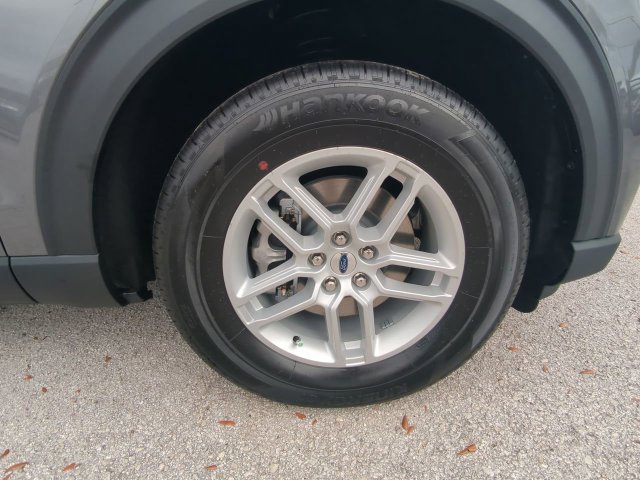 New 2026 Ford Explorer Active RWD image 12