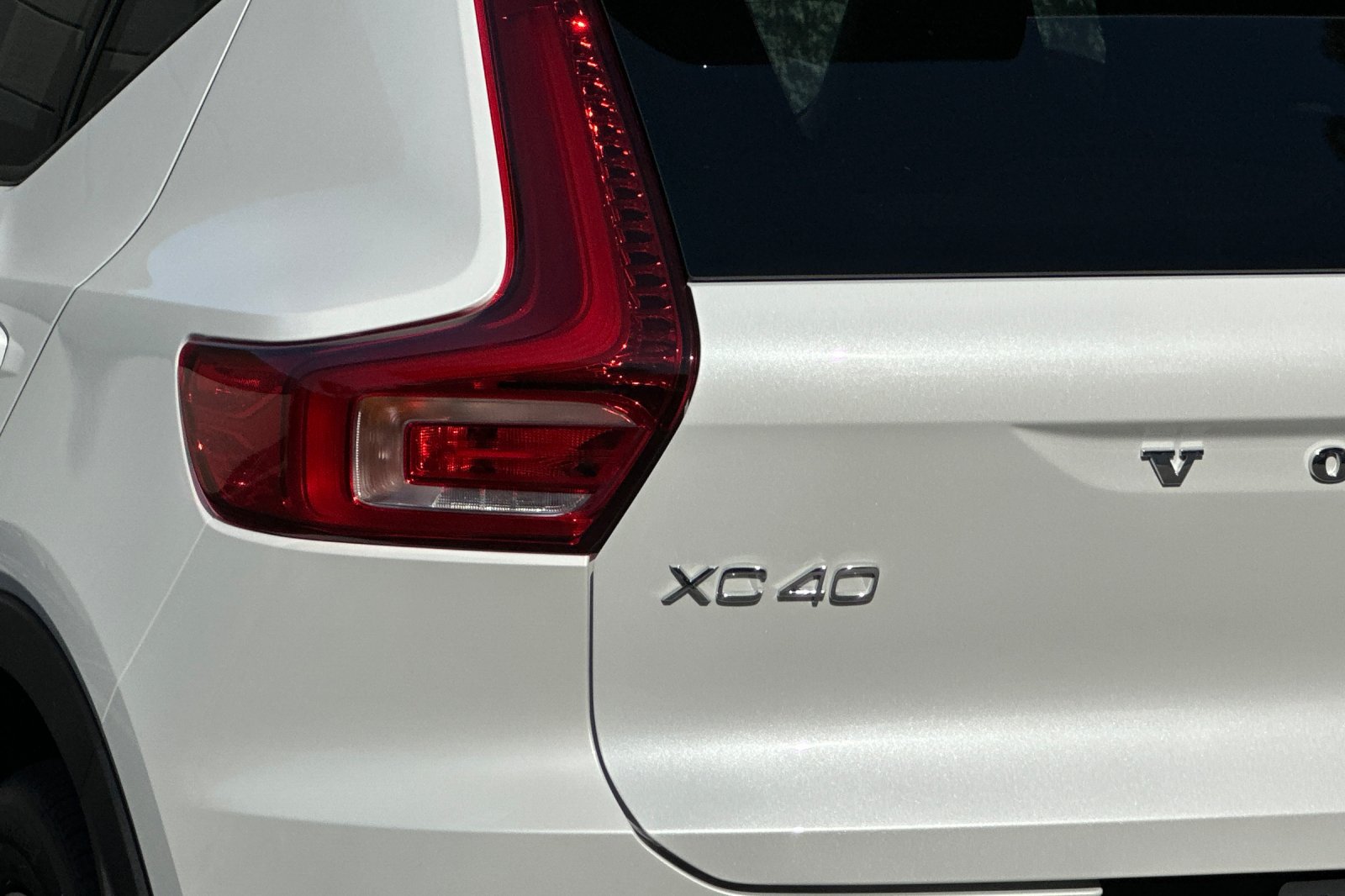 Certified 2026 Volvo XC40 B4 Core w/ Protection Package FWD image 34