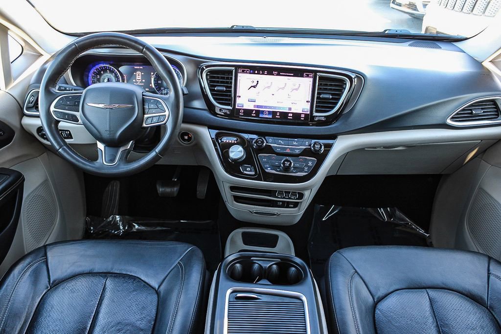 Used 2022 Chrysler Pacifica Touring-L FWD image 11