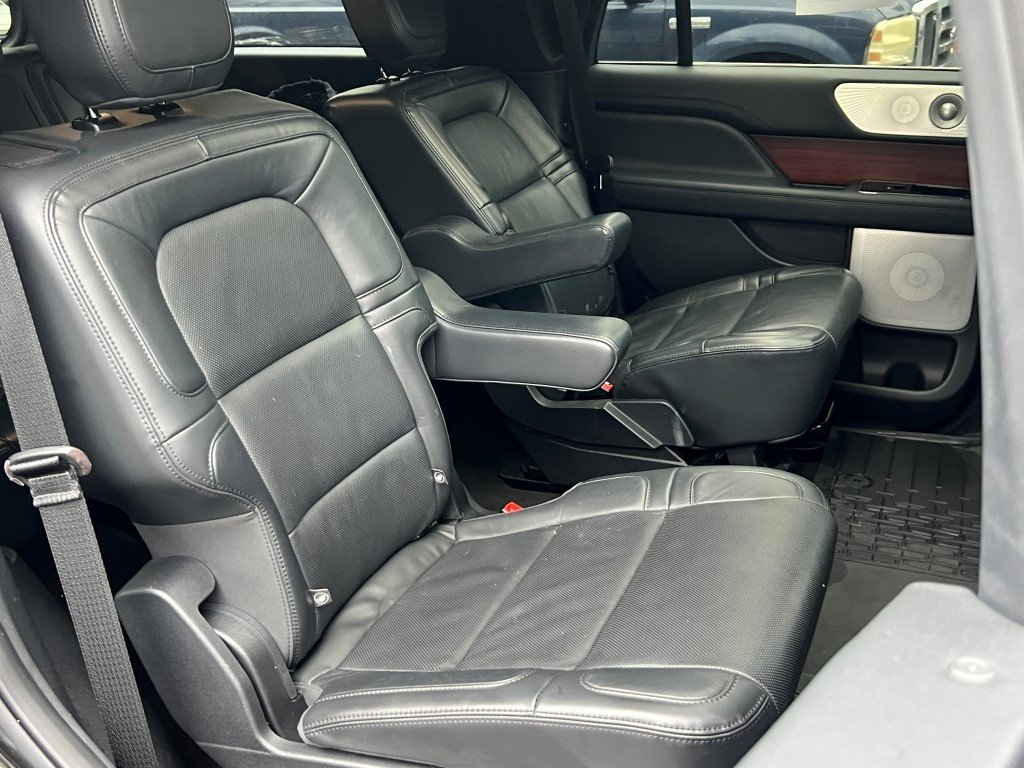 Used 2022 Lincoln Navigator Reserve image 14