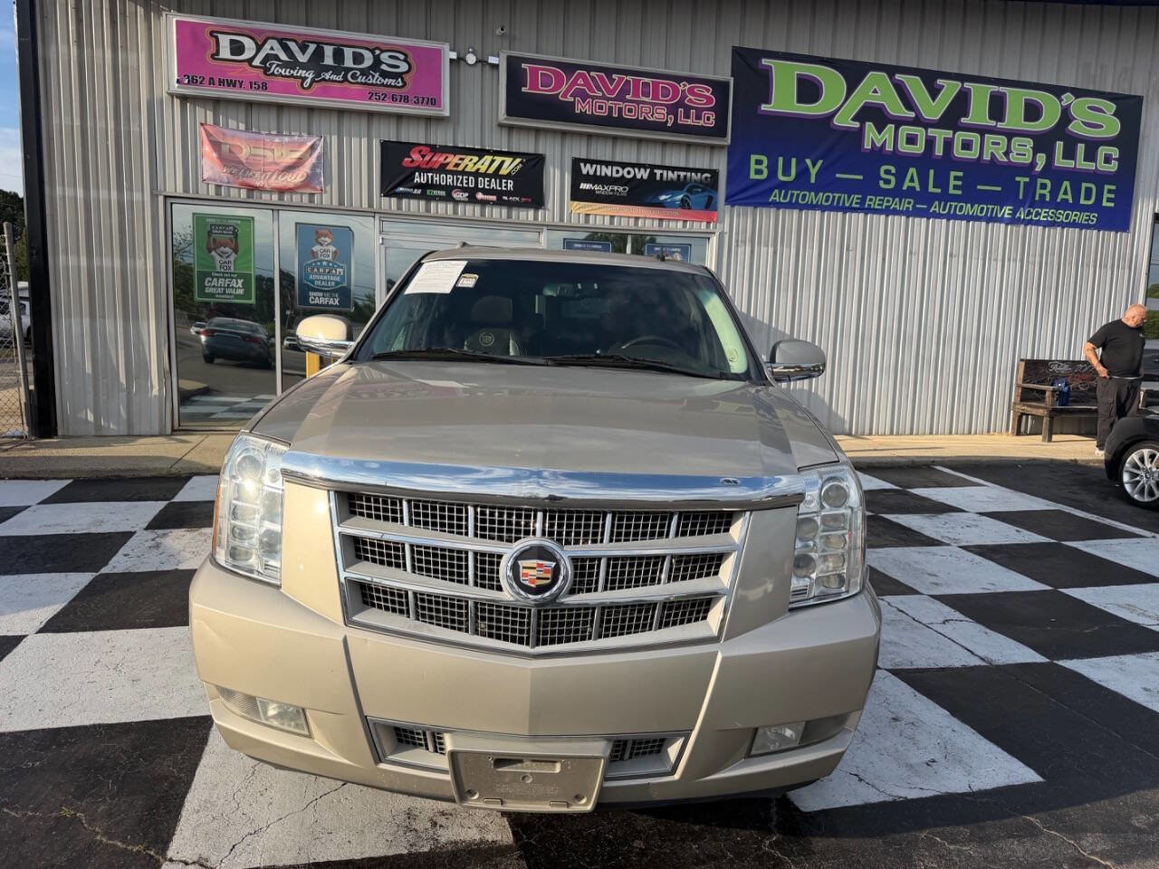 Used 2013 Cadillac Escalade ESV Platinum AWD/4WD image 3
