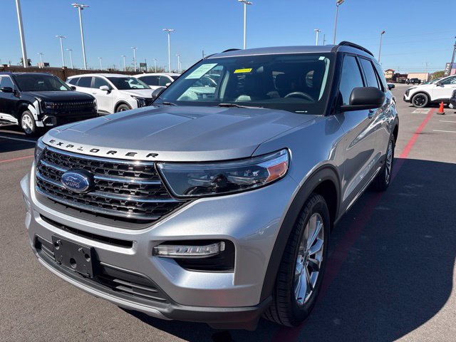 Used 2020 Ford Explorer XLT w/ Equipment Group 202A AWD/4WD image 3