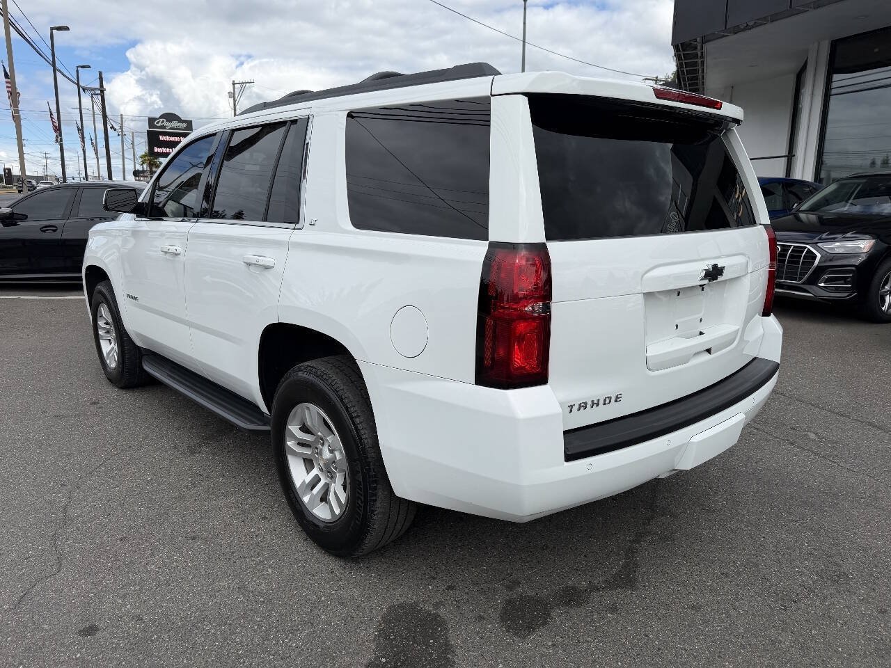 Used 2018 Chevrolet Tahoe LT w/ Luxury Package AWD/4WD image 3