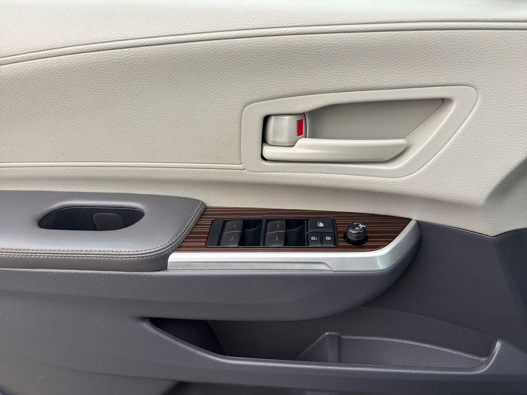 Used 2021 Toyota Sienna LE image 16