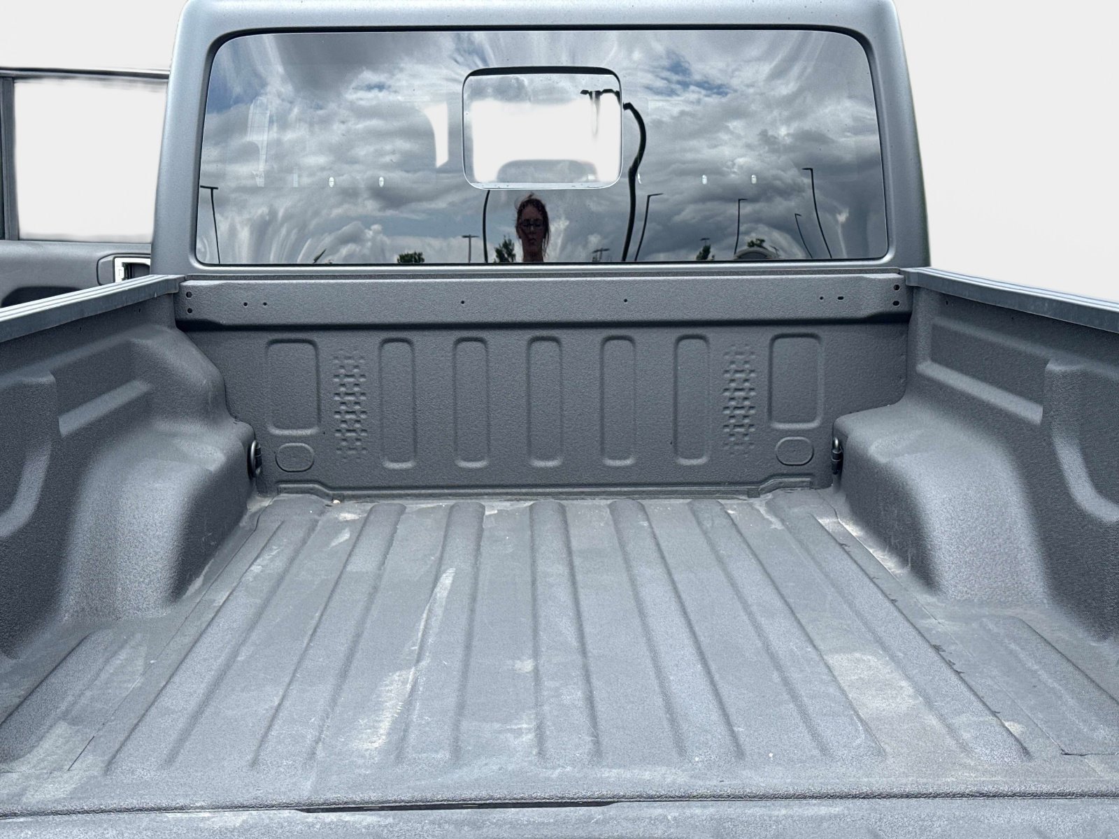Used 2024 Jeep Gladiator Rubicon w/ Technology Group AWD/4WD image 13