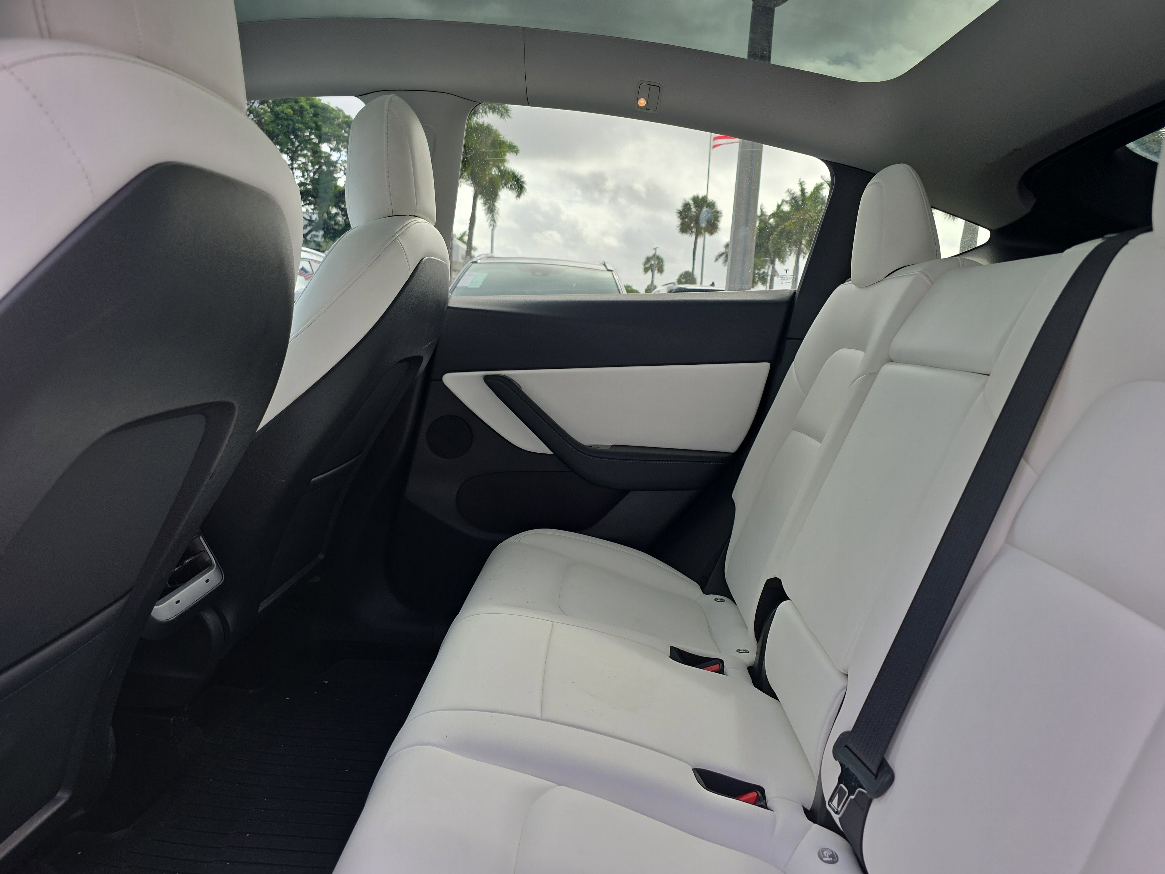 Used 2021 Tesla Model Y Long Range image 15