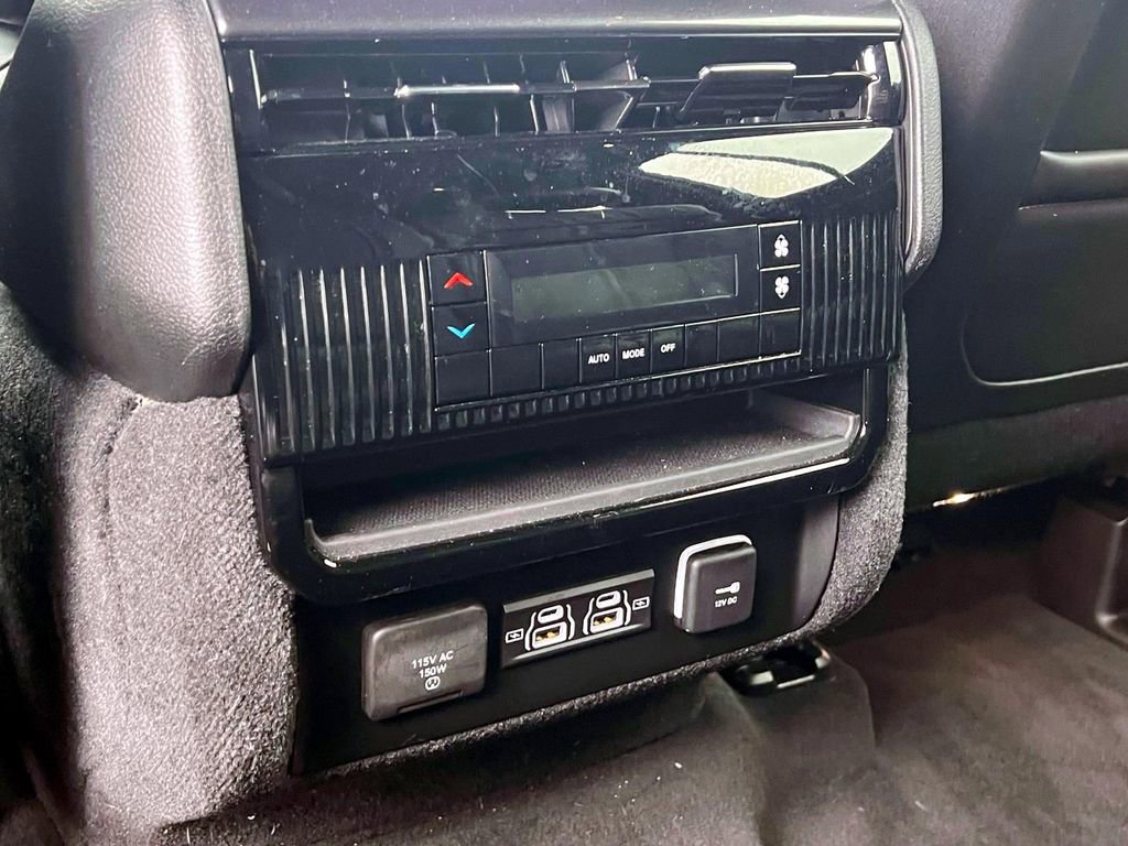 Used 2023 Jeep Wagoneer 4WD image 14