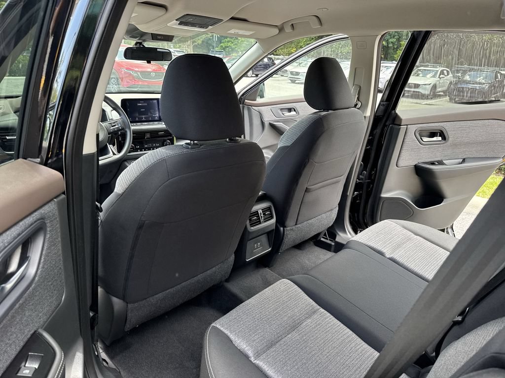 Used 2023 Nissan Rogue SV FWD image 34