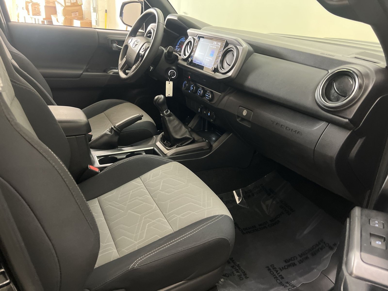 Used 2020 Toyota Tacoma TRD Sport AWD/4WD image 25
