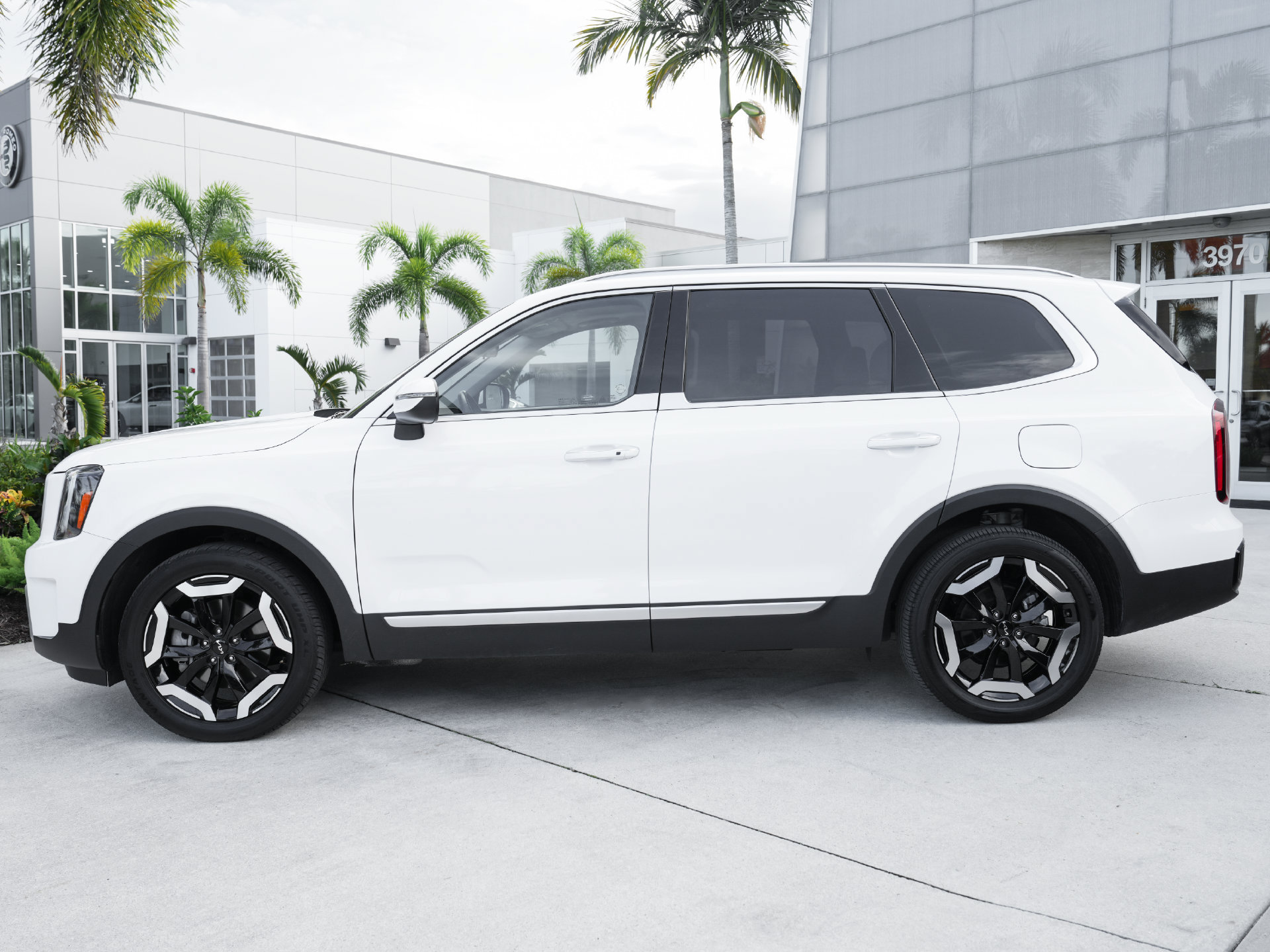 Used 2025 Kia Telluride S FWD image 27
