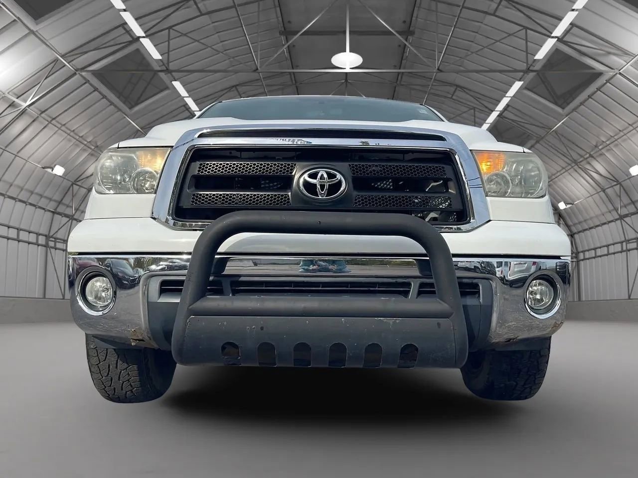 Used 2011 Toyota Tundra 4x4 CrewMax image 9