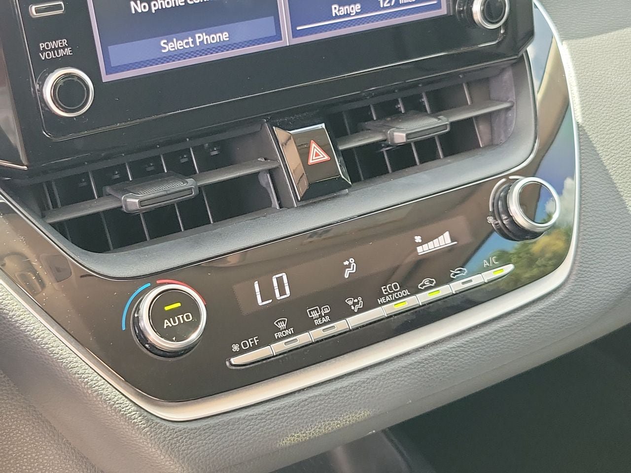 Used 2020 Toyota Corolla LE FWD image 26