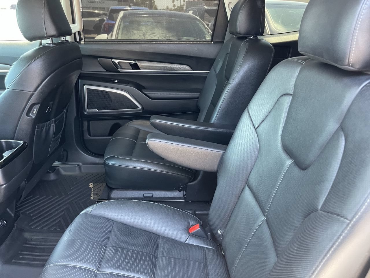 Used 2022 Kia Telluride EX w/ EX Premium Package FWD image 9