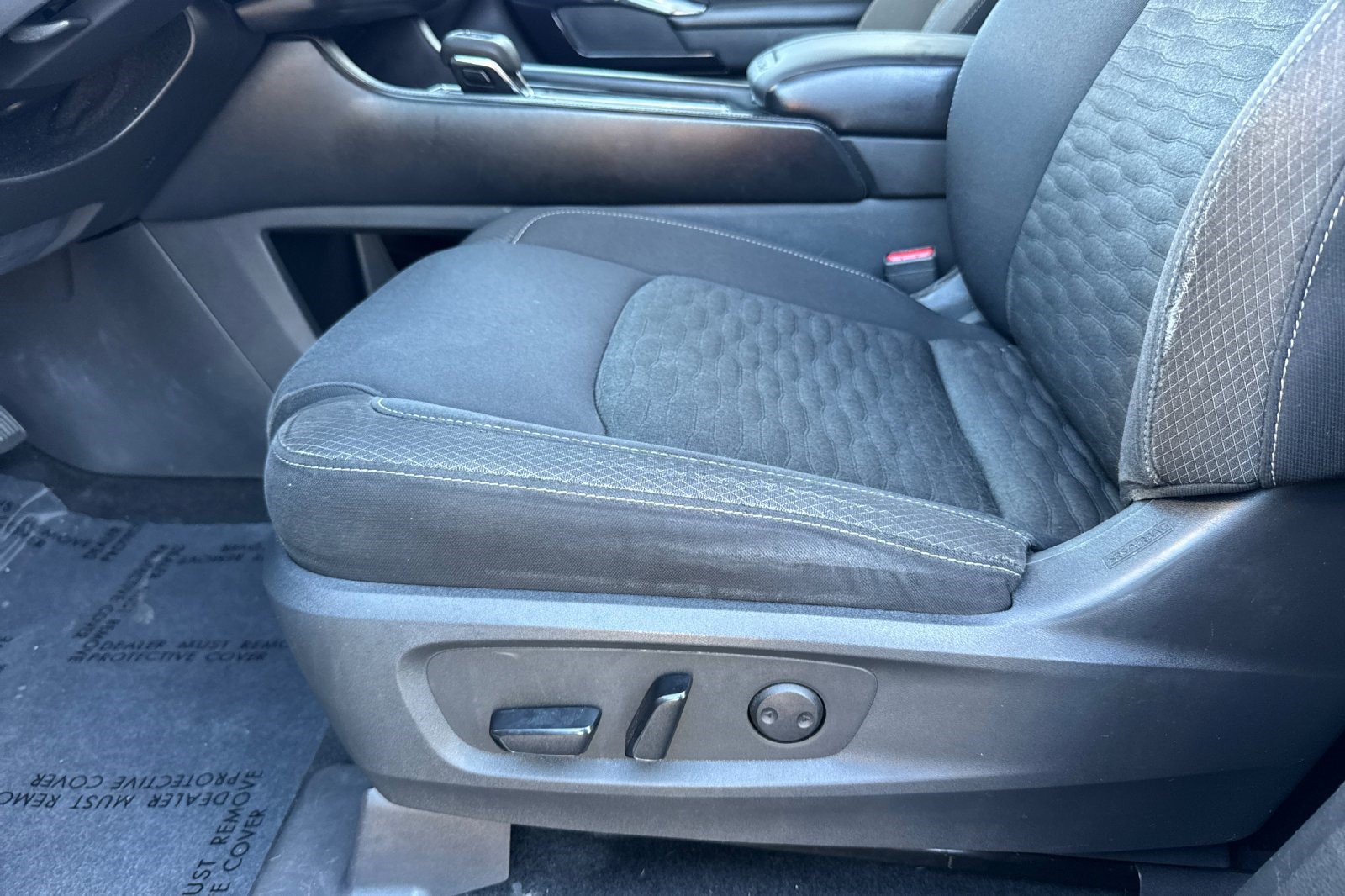 Used 2022 Nissan Pathfinder SV w/ SV Black Package FWD image 15