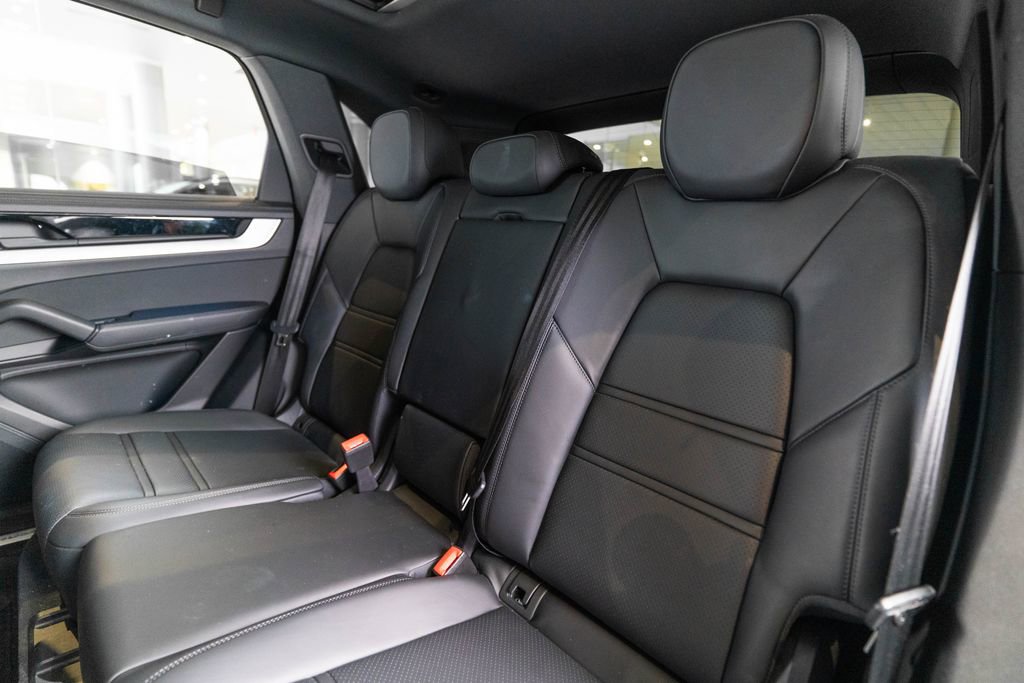 Certified 2025 Porsche Cayenne S image 38