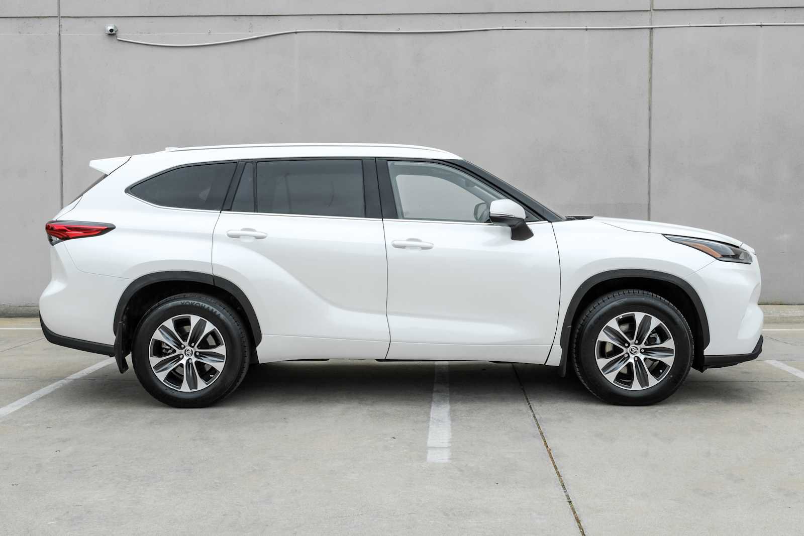 Used 2021 Toyota Highlander XLE image 7