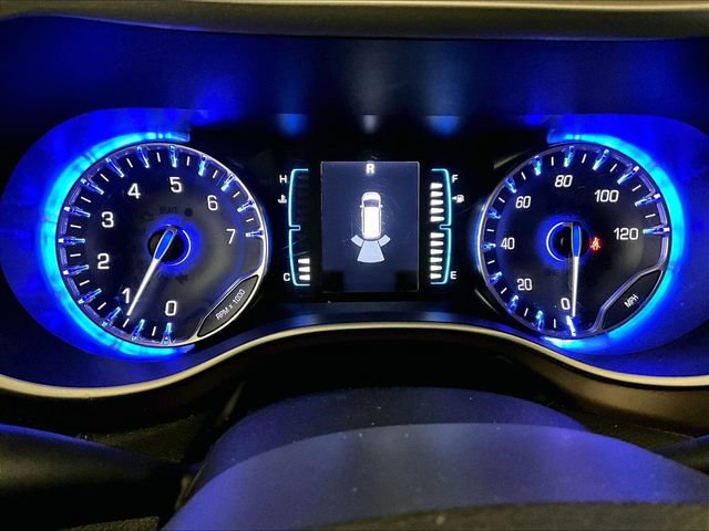 Used 2017 Chrysler Pacifica Touring w/ Tire & Wheel Group FWD image 19
