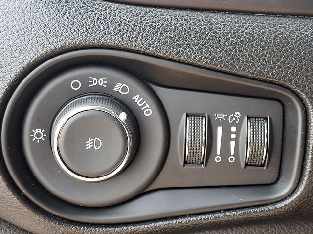 Used 2017 Jeep Renegade Trailhawk w/ Cold Weather Group II image 26