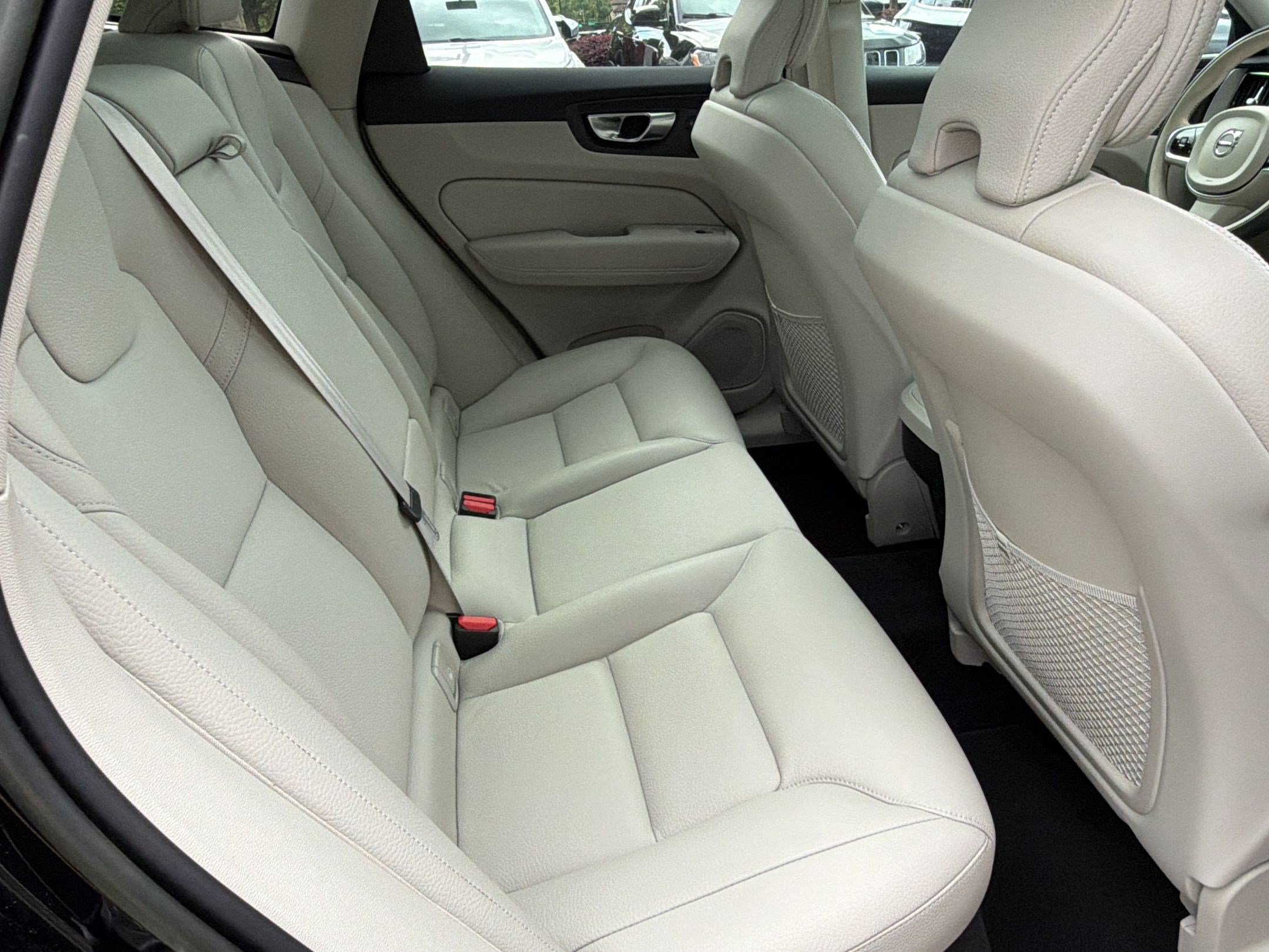 Used 2023 Volvo XC60 B5 Plus w/ Protection Package Premier FWD image 29