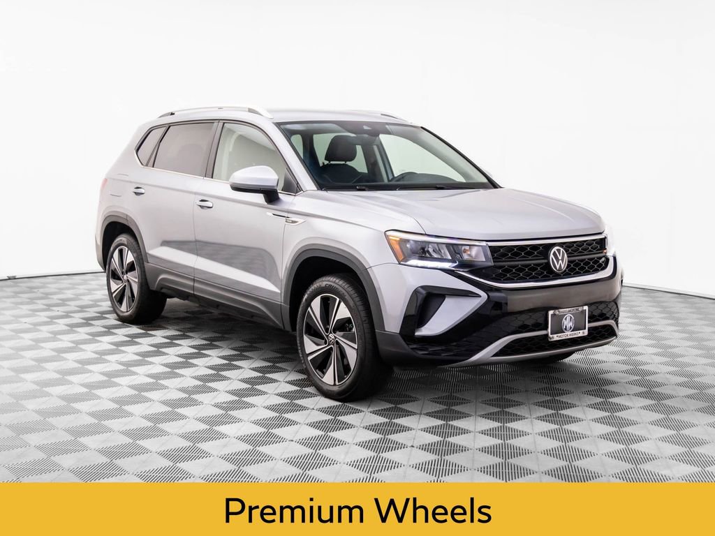 Used 2024 Volkswagen Taos SE image 7