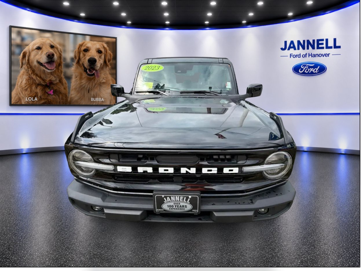 Used 2023 Ford Bronco Outer Banks AWD/4WD image 2