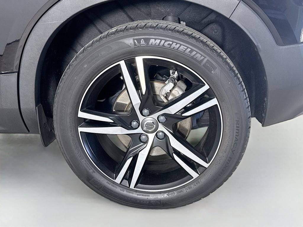 Used 2020 Volvo XC40 T4 R-Design FWD image 31
