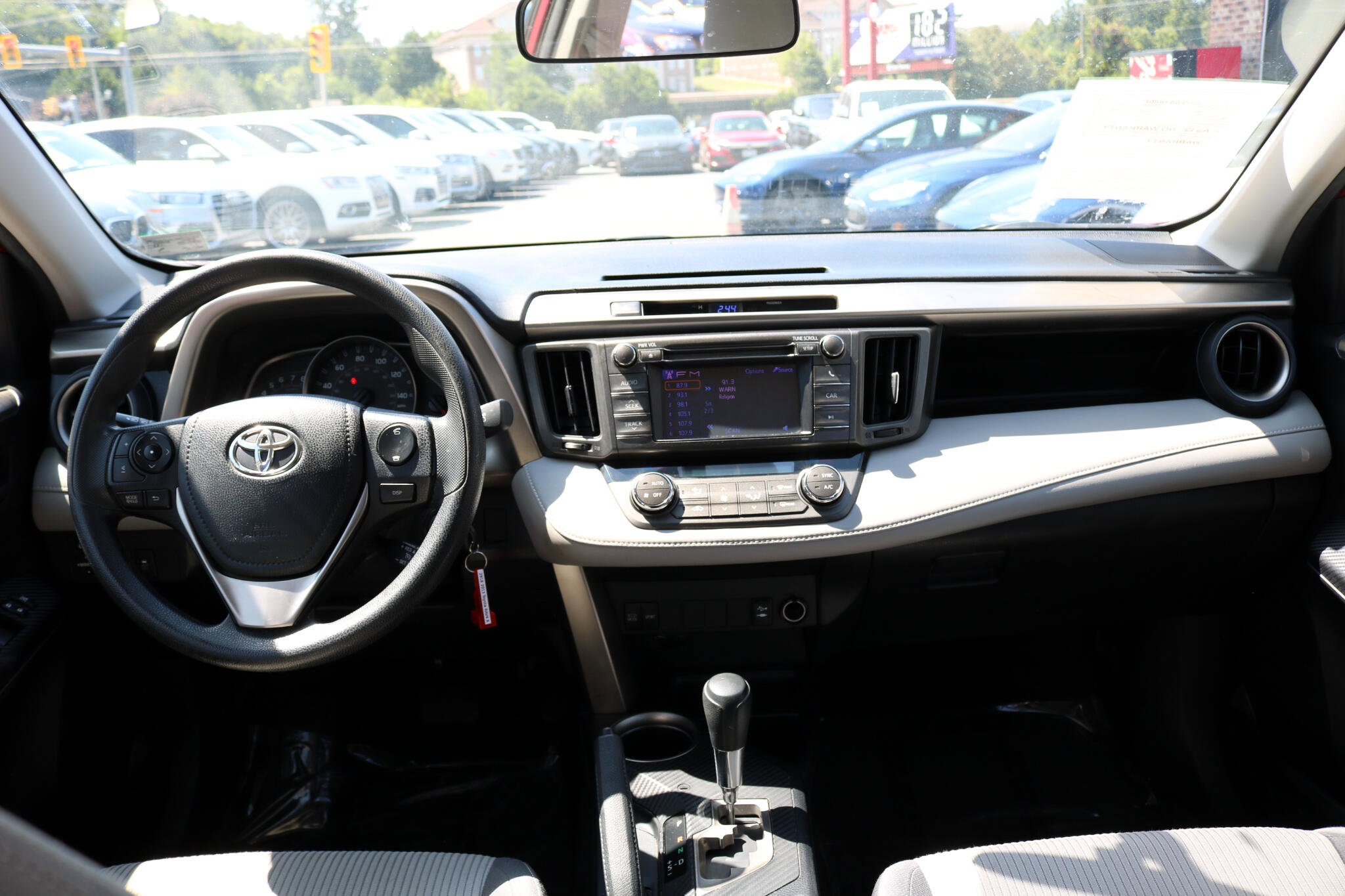 Used 2013 Toyota RAV4 XLE image 27