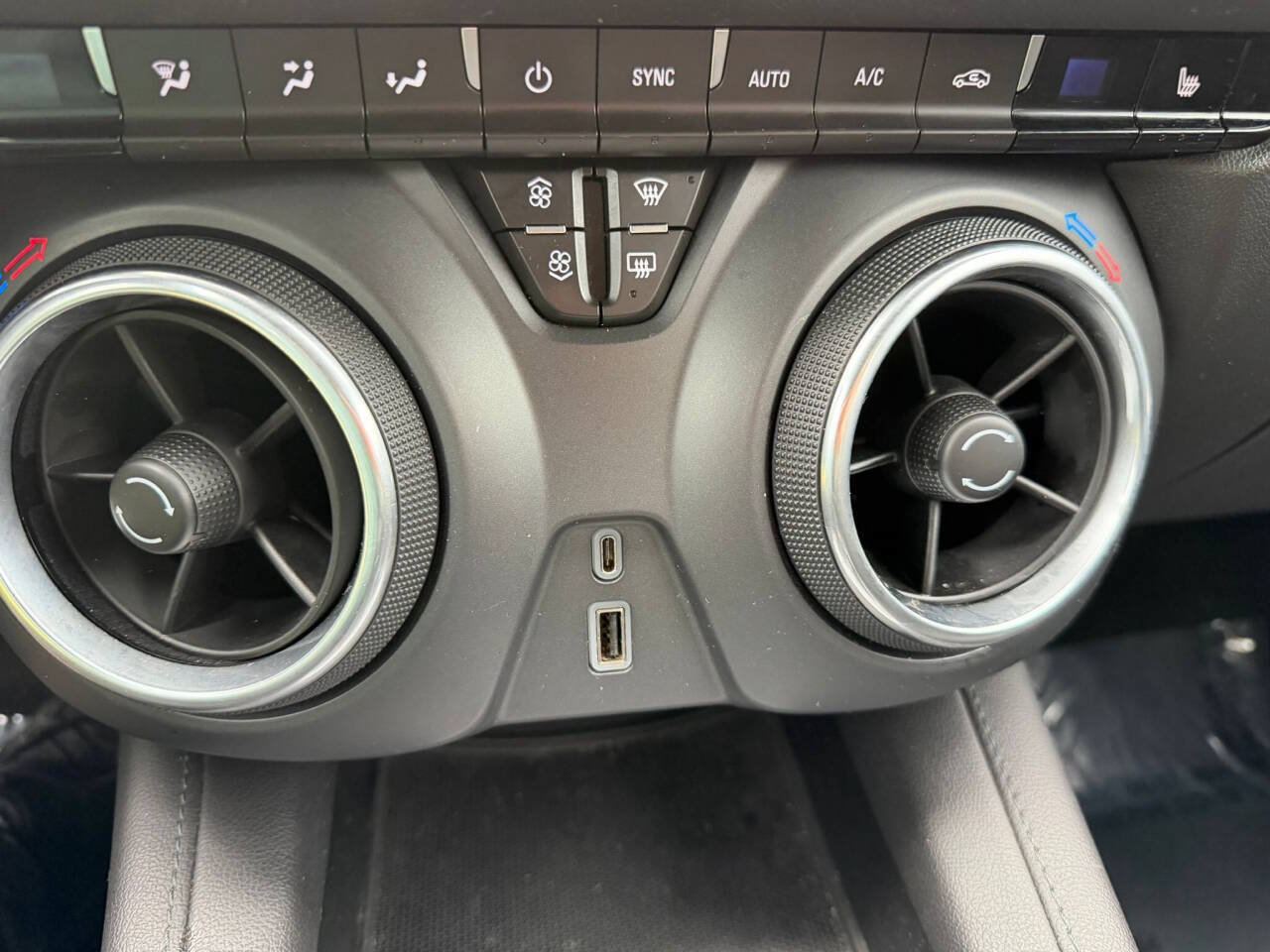 Used 2021 Chevrolet Blazer LT FWD image 26
