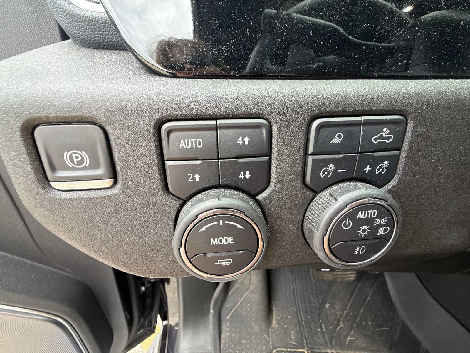 Certified 2024 Chevrolet Silverado 1500 High Country AWD/4WD image 18