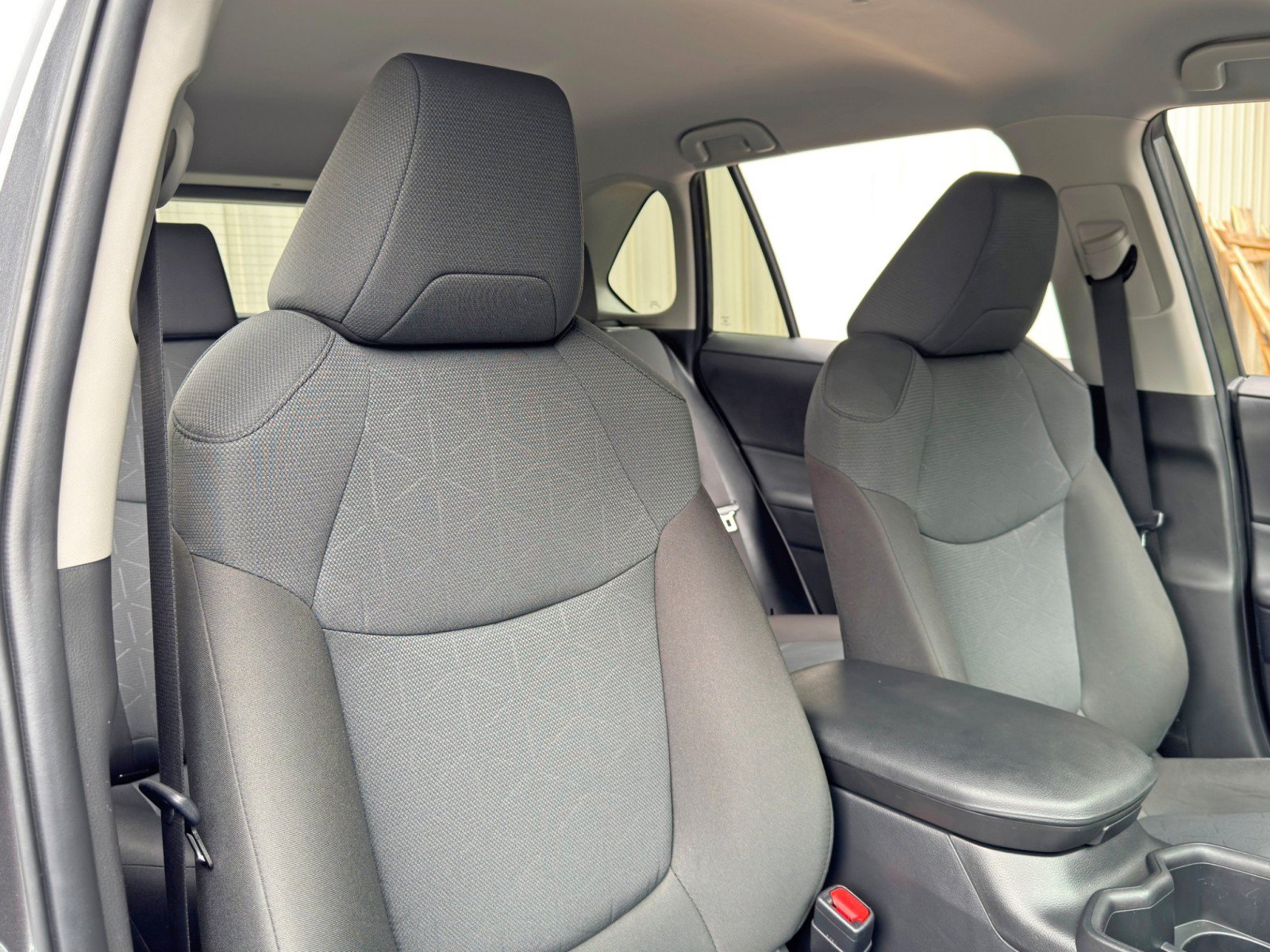 Used 2024 Toyota RAV4 XLE FWD image 31