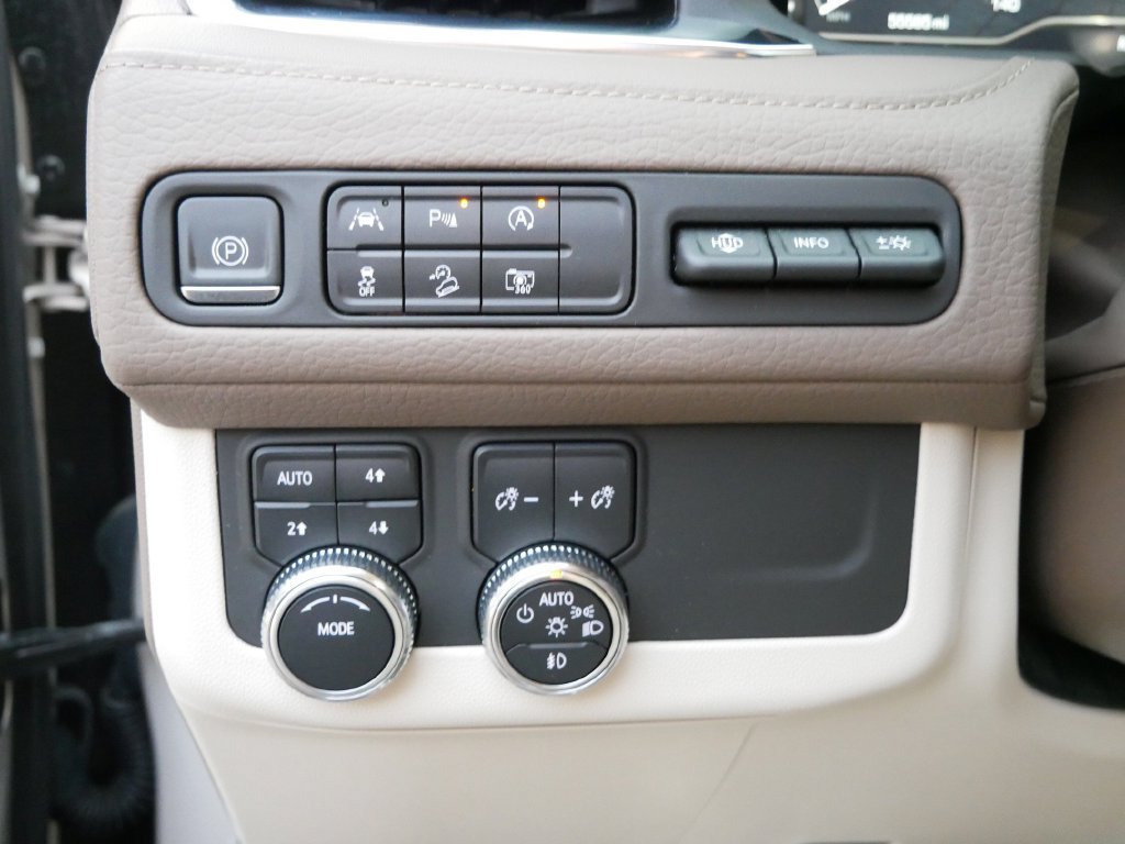 Used 2023 GMC Yukon Denali AWD/4WD image 16