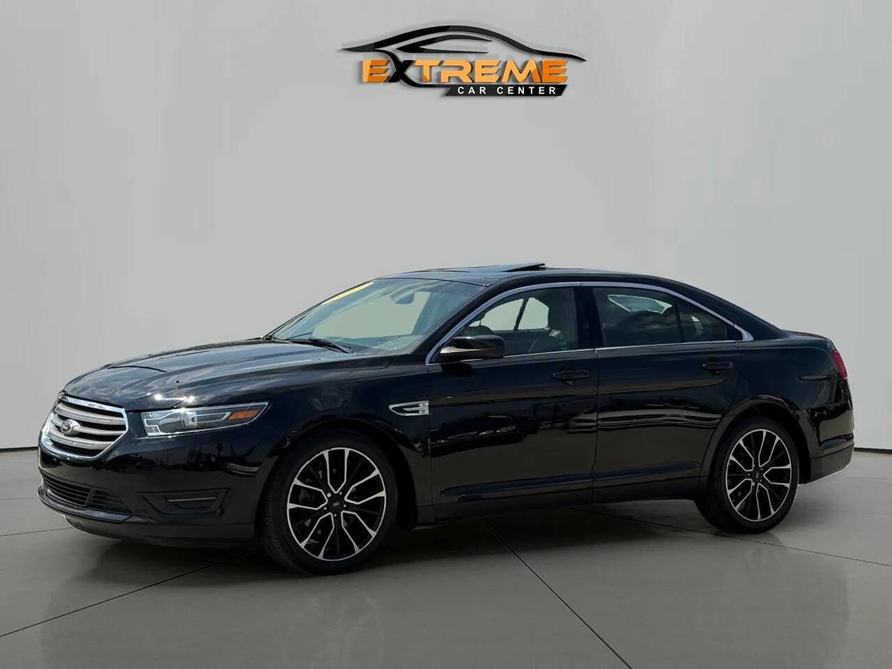 Used 2017 Ford Taurus SEL w/ Equipment Group 201A image 3