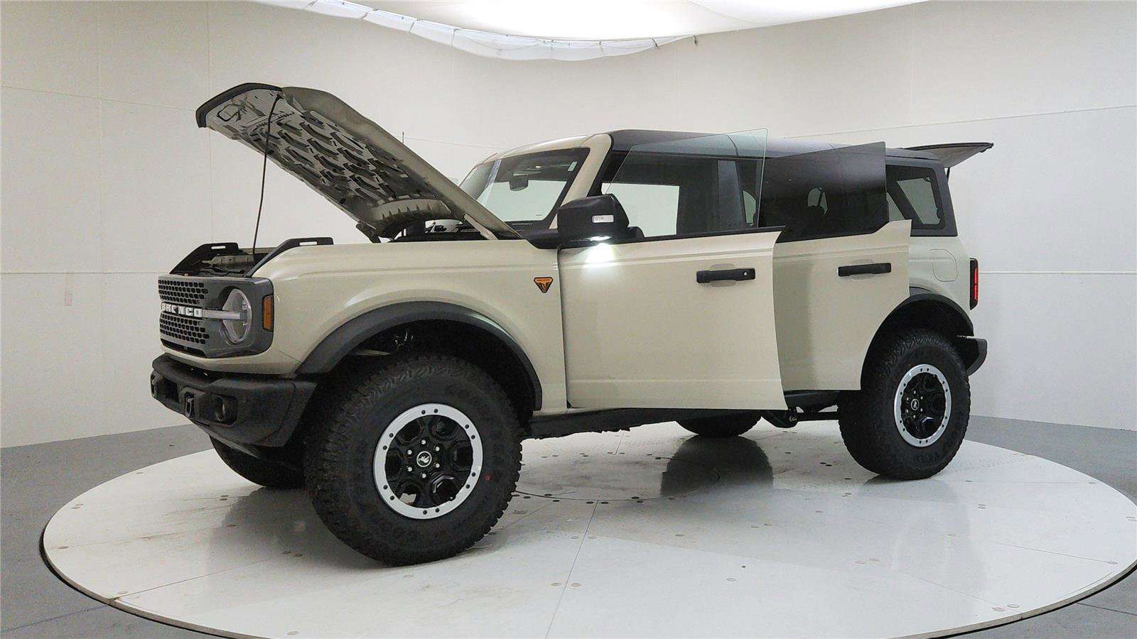 New 2025 Ford Bronco Badlands image 11