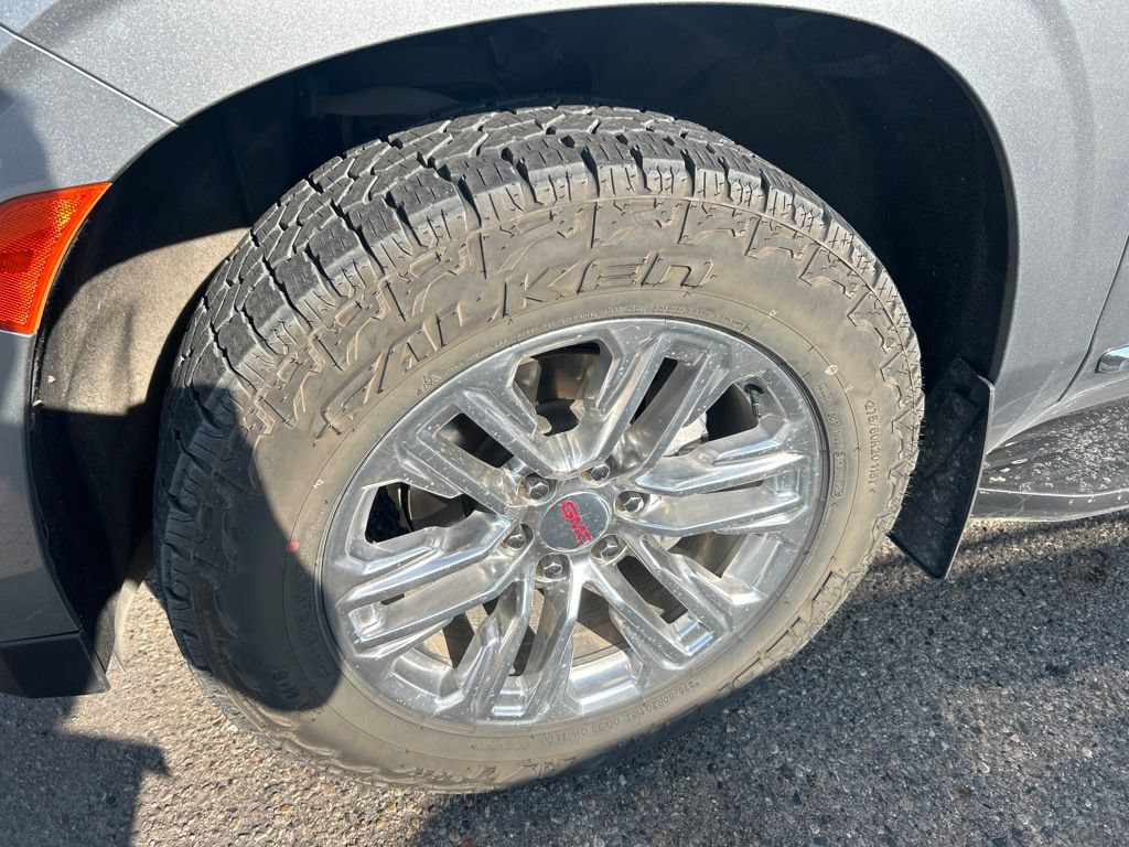 Used 2023 GMC Yukon XL SLT w/ SLT Luxury Package AWD/4WD image 8