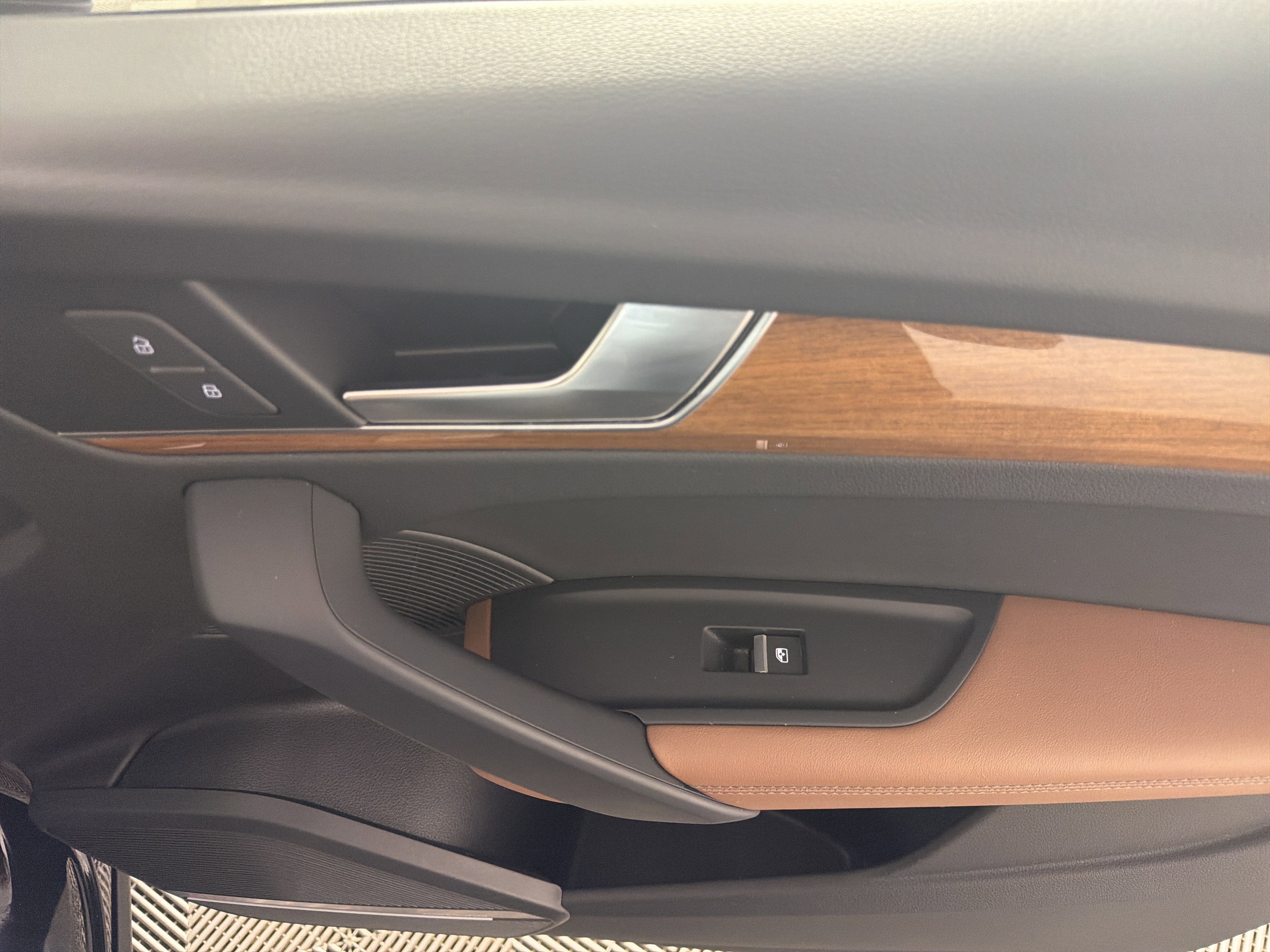 Used 2021 Audi Q5 e Premium Plus w/ Premium Plus Package image 23