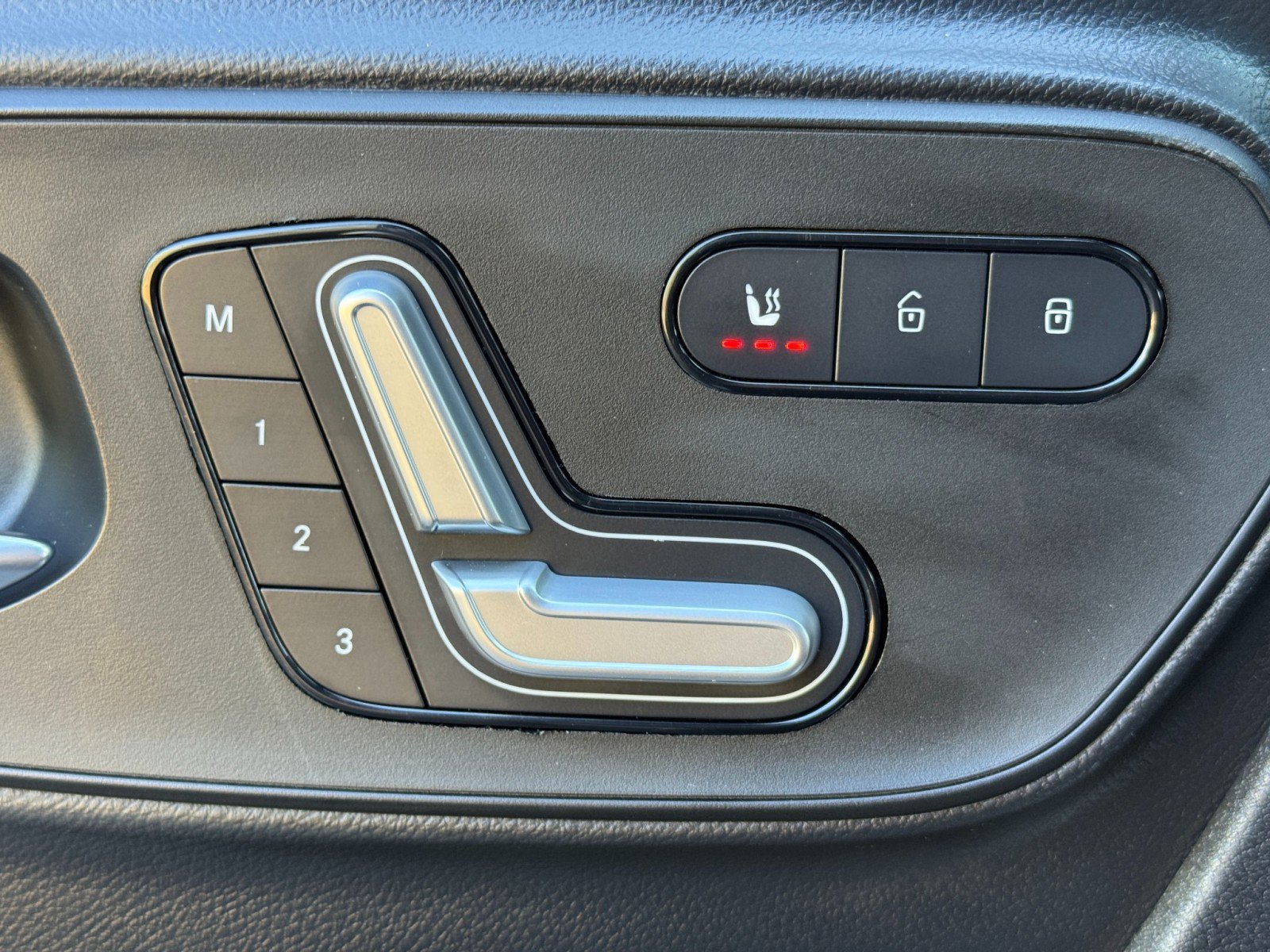 Used 2021 Mercedes-Benz Sprinter 2500 w/ Comfort Plus Package image 17