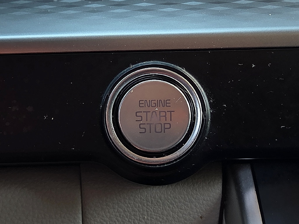 Used 2024 Kia Carnival LX FWD image 17
