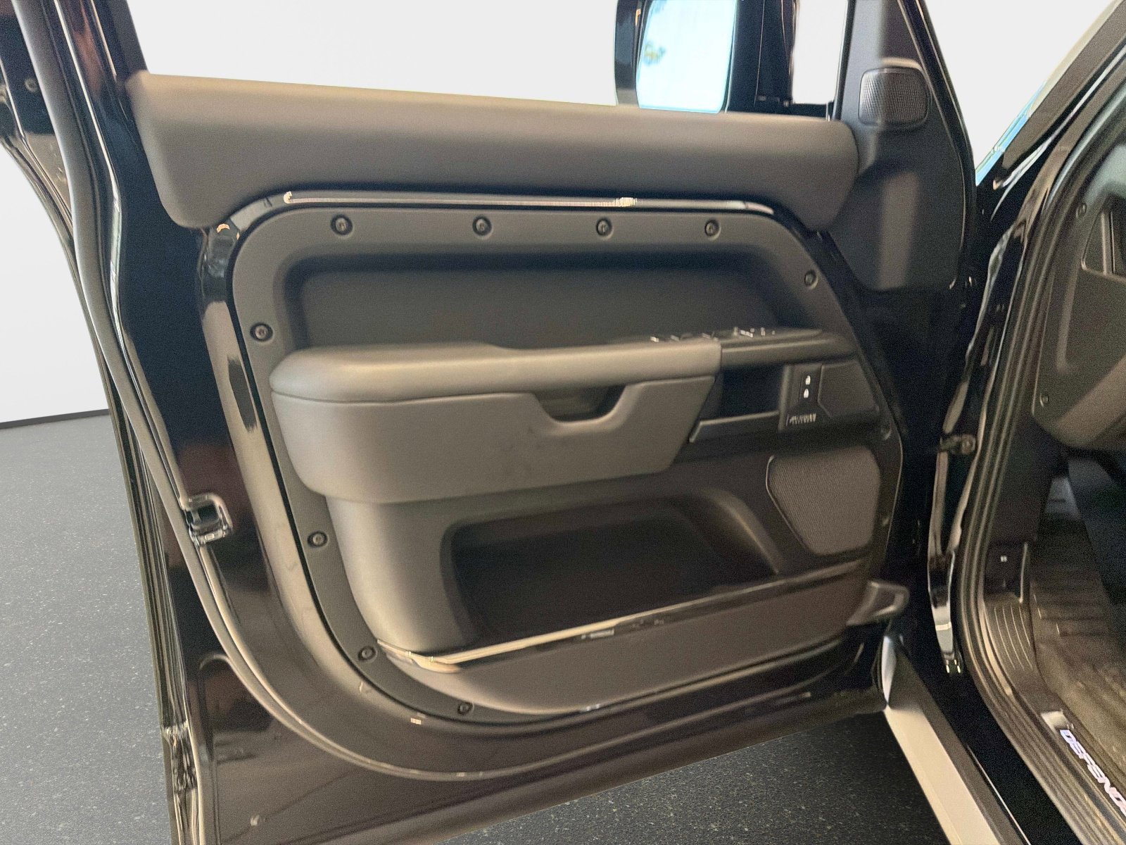New 2026 Land Rover Defender 110 OCTA AWD/4WD image 17