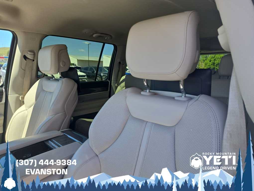 Used 2022 Jeep Wagoneer Series III w/ Rear Seat Video Group 1 AWD/4WD image 23