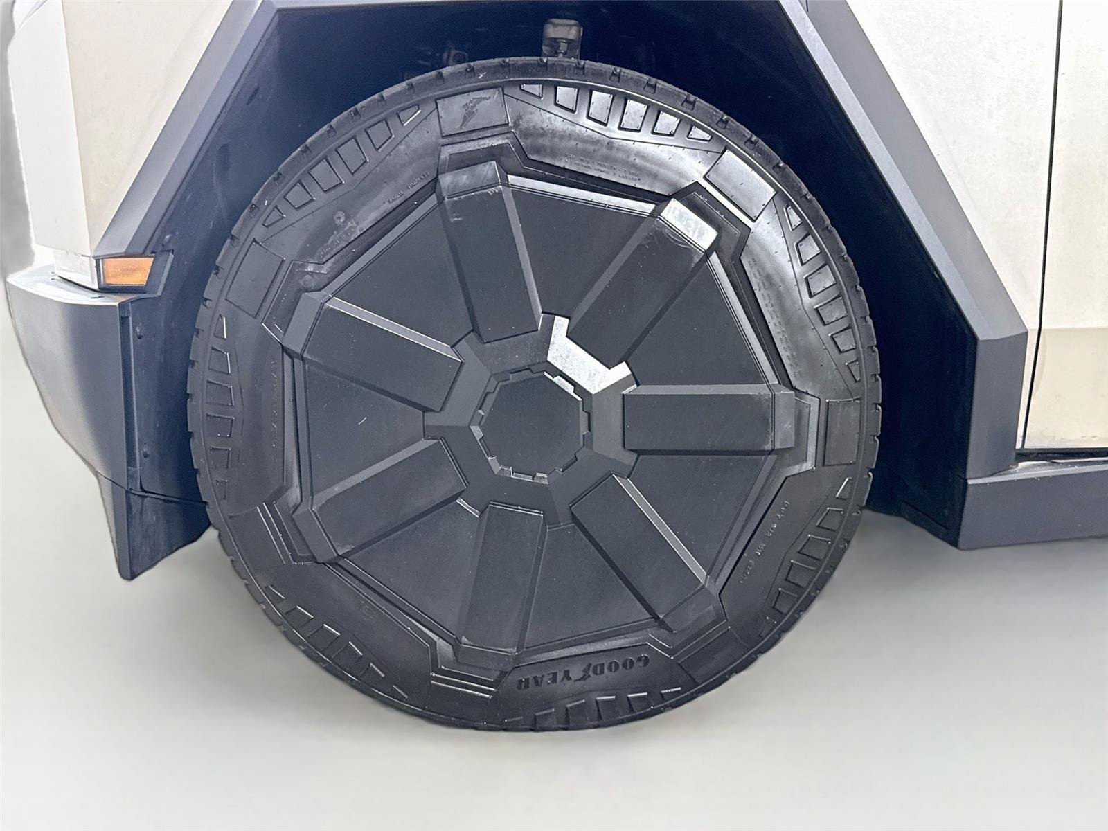 Used 2024 Tesla Cybertruck Cyberbeast AWD/4WD image 24