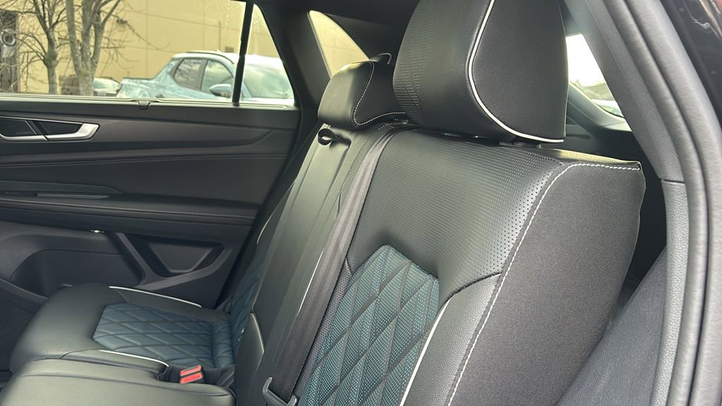 Used 2025 Volkswagen Atlas Cross Sport SEL Premium R-Line image 30