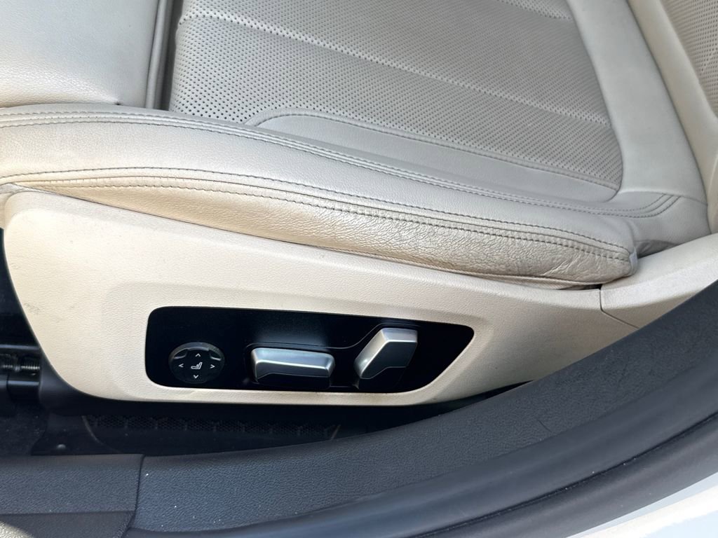 Used 2022 BMW 330i xDrive Sedan w/ Driving Assistance Package image 30