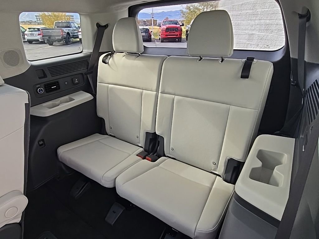 Used 2025 Hyundai Santa Fe Calligraphy image 32